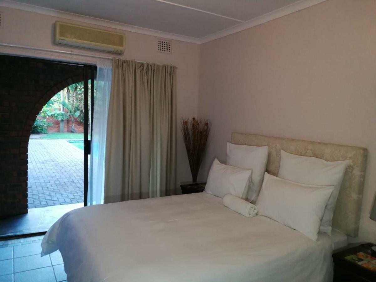 Emangunini Guest House Richards Bay Exterior foto