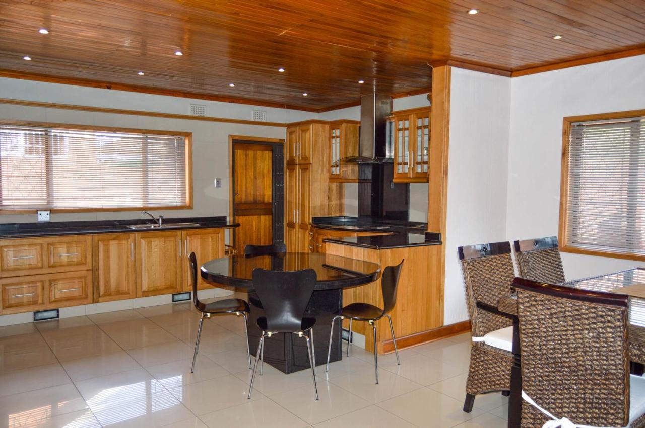 Emangunini Guest House Richards Bay Exterior foto